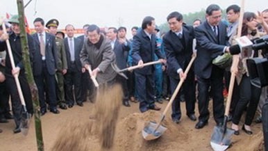 President Truong Tan Sang launches Tree Planting Festival    - ảnh 1